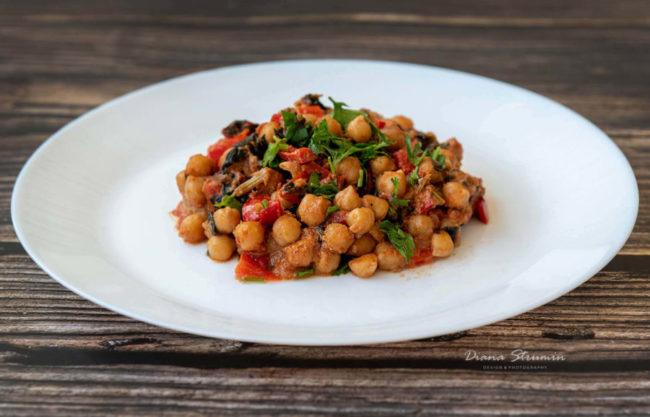 Vegetarian protein dinner Vegetarian protein dinner with chickpeas and vegetables